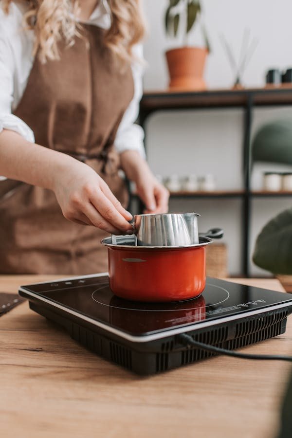 Comment brancher une plaque à induction 4 fils facilement ?